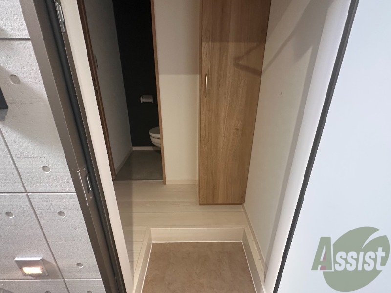 玄関　玄関からは、お部屋が見えないので安心ですね。