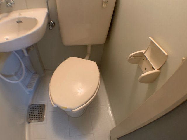 トイレ　浴室内にトイレがあります！