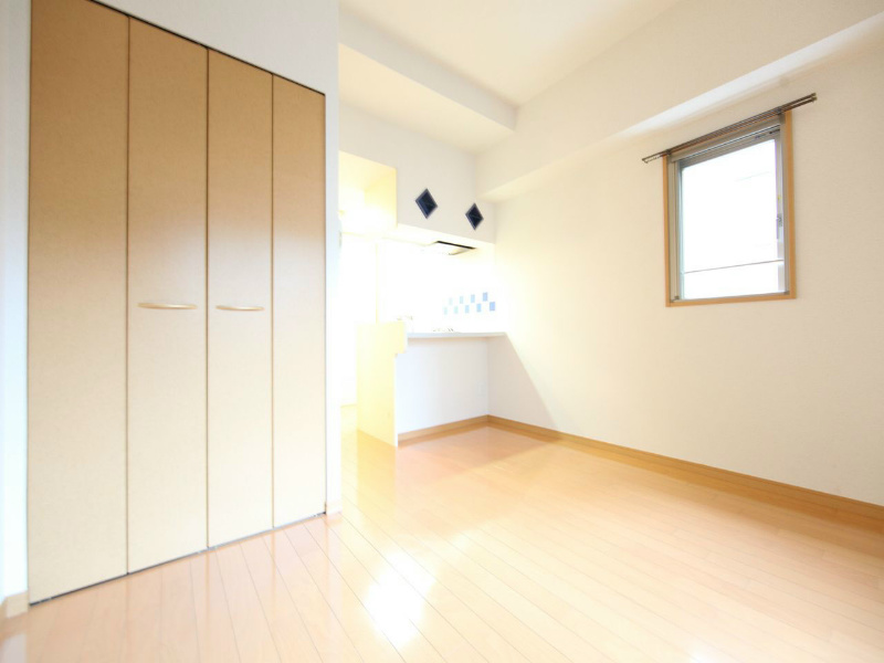 その他　洋室9帖　クローゼット付（収納充実してます）