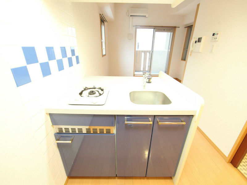 キッチン　カウンターキッチン（ガス1口）冷蔵庫・レンジ等ご用意できます
