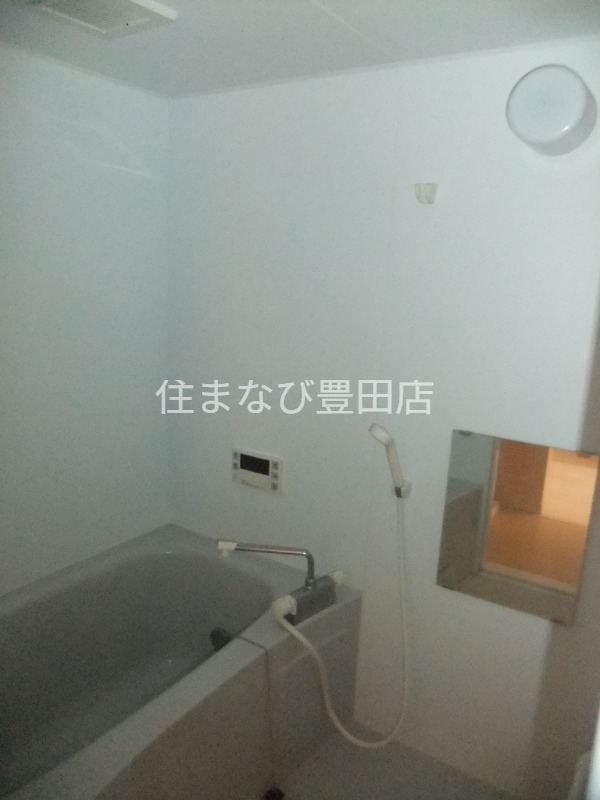 バス・シャワールーム　清掃前