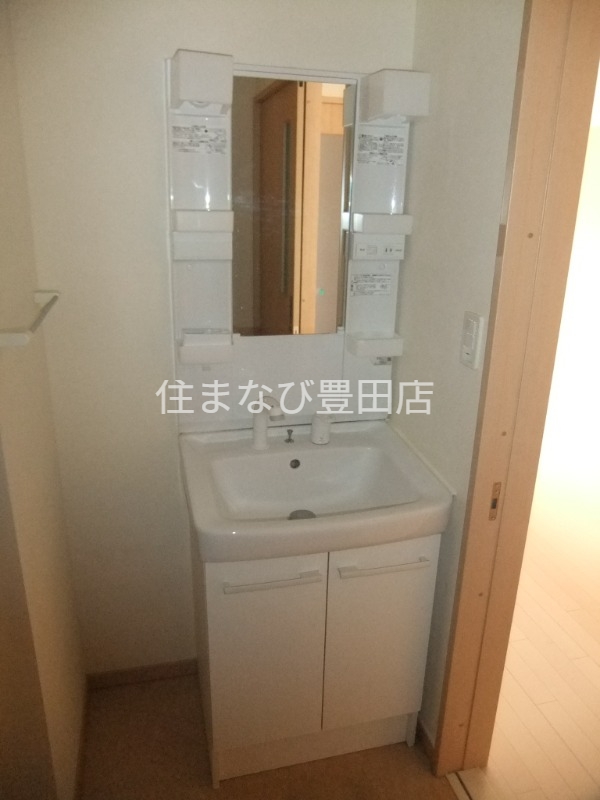 洗面設備　清掃前