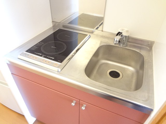キッチン　安心安全の電気コンロ、加熱力はばっちりのラジエントヒーター！