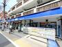 ドラックストア　ウエルシア中野都立家政2号店（ドラッグストア）まで407m