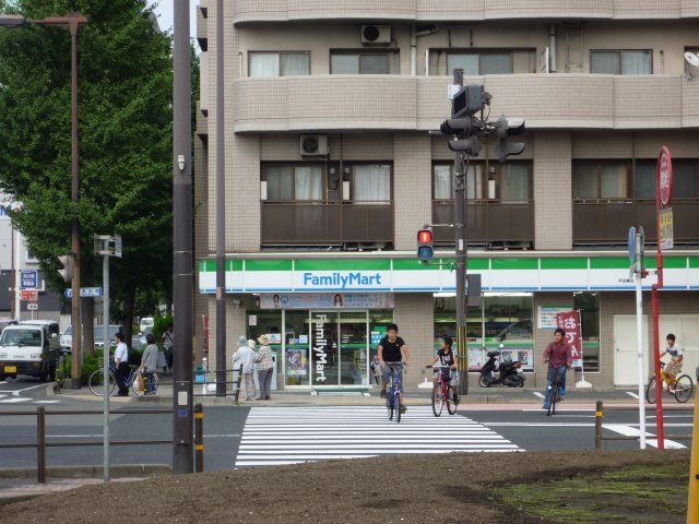 コンビニ　ファミリーマート（コンビニ）まで480m