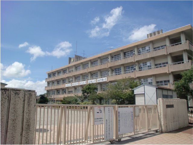 小学校　草牟田小学校（小学校）まで2001m