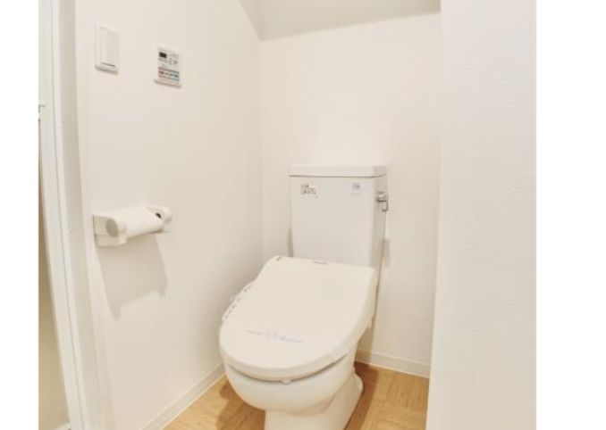 トイレ　落ち着いた色調のトイレです