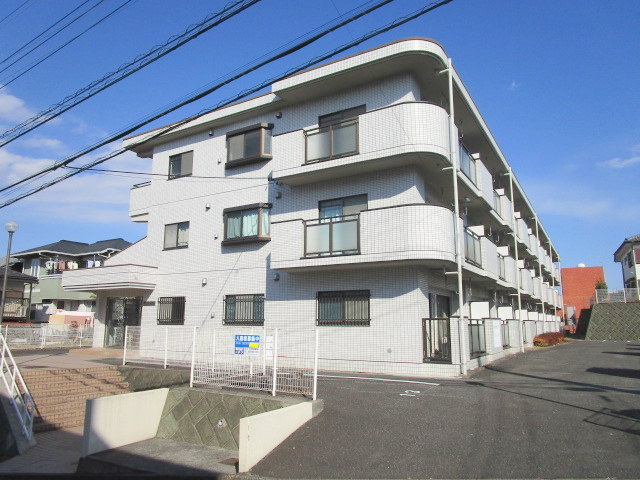 建物外観　住宅地内に構える低層RCマンション
