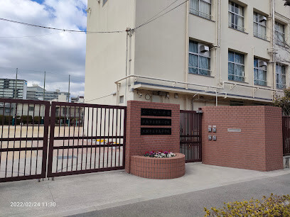中学校　むくのき学園 大阪市立中島中学校（中学校）まで300m