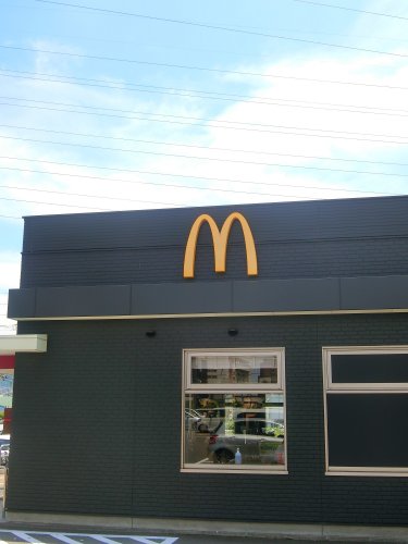 飲食店　マクドナルド 外環四条畷店（飲食店）まで418m