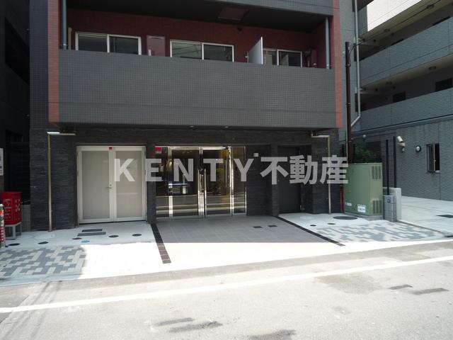 エントランス　落ち着いたエントランスです