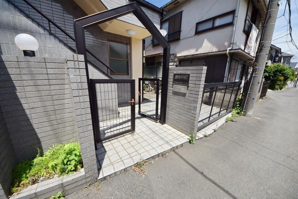 エントランス　オシャレな外観のアパートです