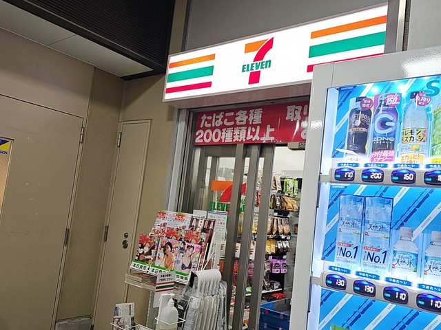コンビニ　セブンイレブン京王笹塚駅店（コンビニ）まで230m