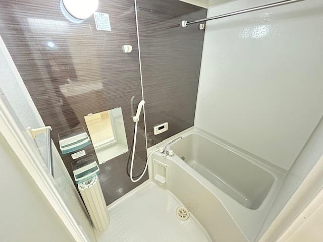 バス・シャワールーム　同タイプの別部屋の写真です
