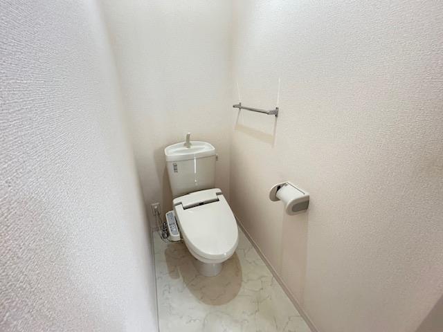 トイレ　同タイプの別部屋の写真です