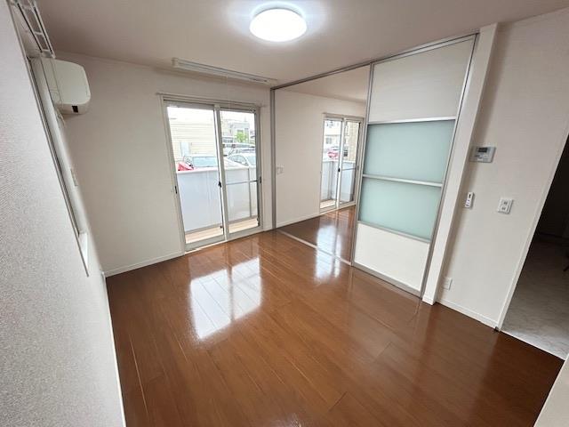 居室・リビング　同タイプの別部屋の写真です
