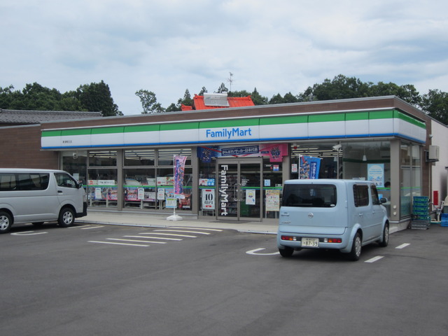 コンビニ　ファミリーマート（コンビニ）まで500m