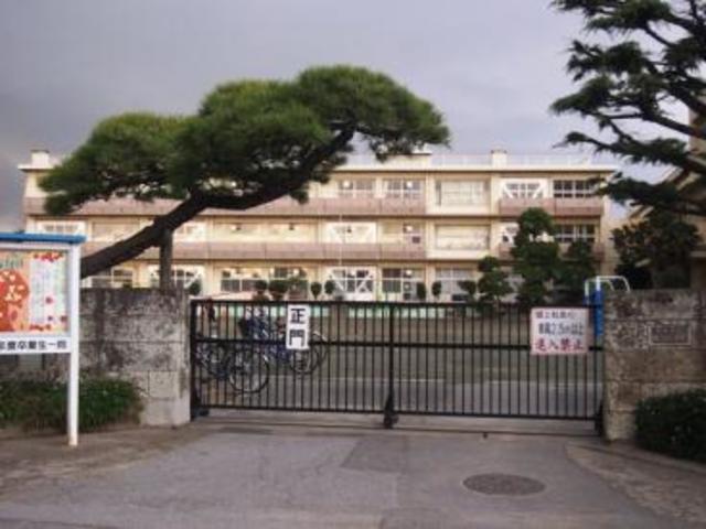 小学校　千葉市立稲毛小学校（小学校）まで623m