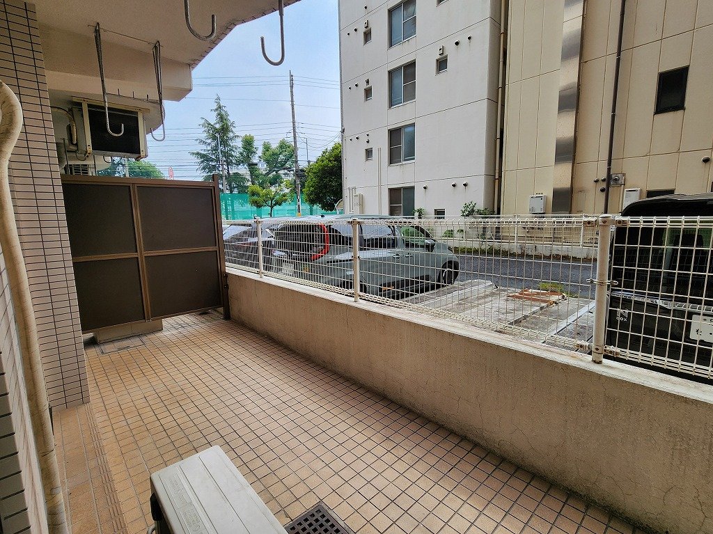 バルコニー　敷地に面した１Ｆ、広いバルコニー