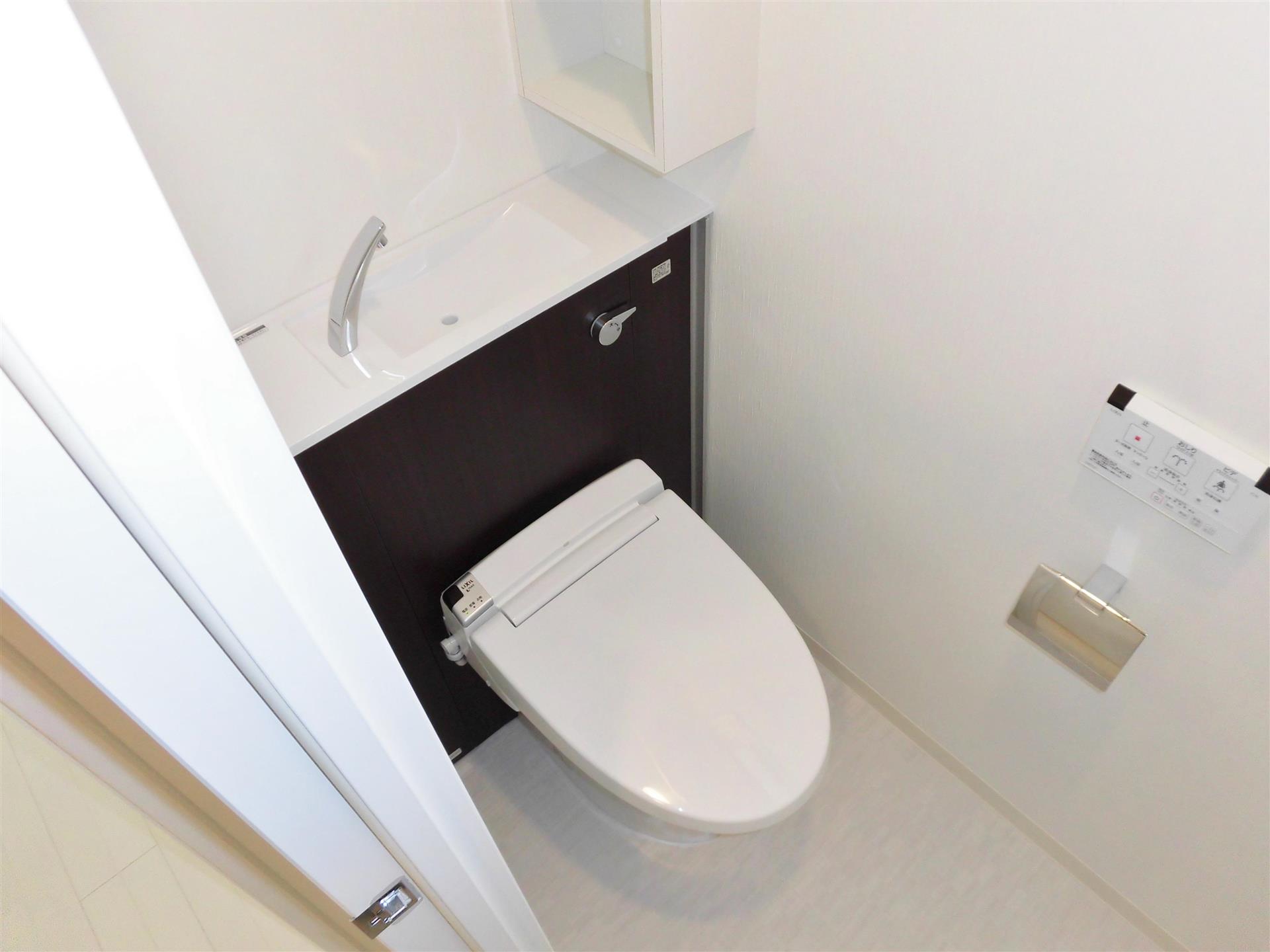 トイレ　ウォシュレット付の洋式トイレです♪