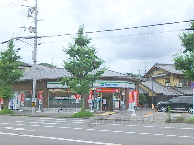 コンビニ　ファミリーマート北白川店（コンビニ）まで110m