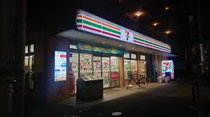 コンビニ　セブンイレブン北区志茂駅前店（コンビニ）まで398m