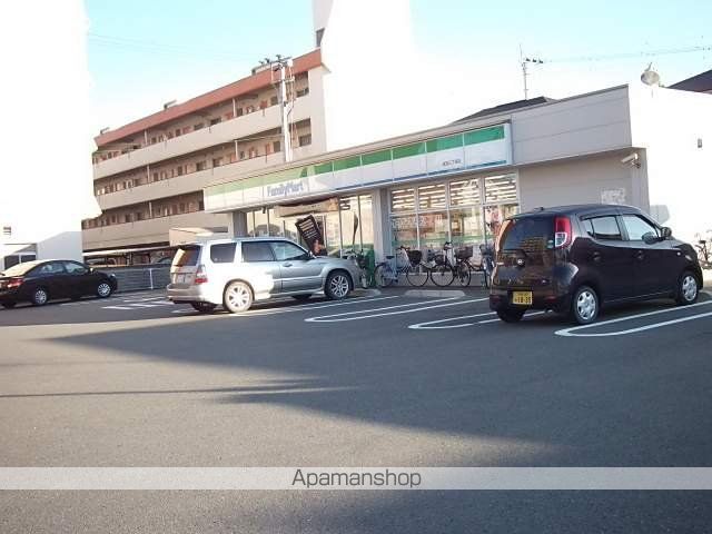 コンビニ　ファミリーマート（コンビニ）まで874m