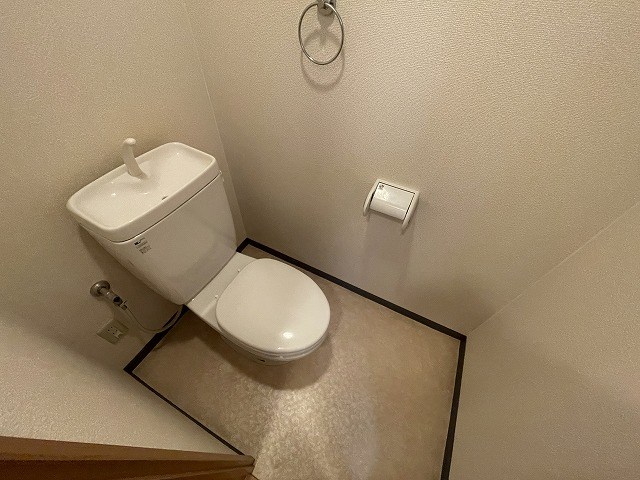 トイレ　別号室の写真です。