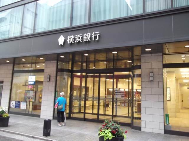 銀行　横浜銀行元町支店（銀行）まで298m