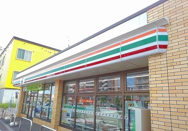 コンビニ　セブンイレブン（コンビニ）まで1100m