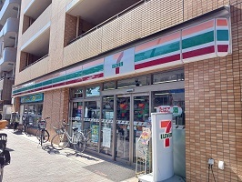コンビニ　セブンイレブン（コンビニ）まで400m