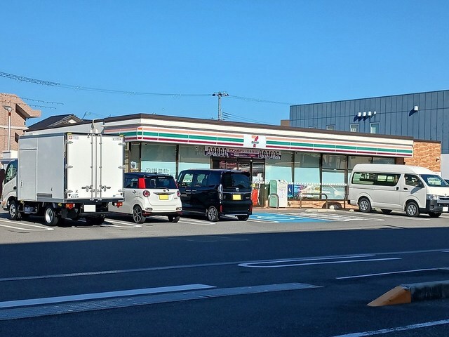 コンビニ　セブンイレブン湊御殿店様（コンビニ）まで170m