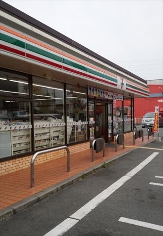 コンビニ　セブンイレブン（コンビニ）まで630m