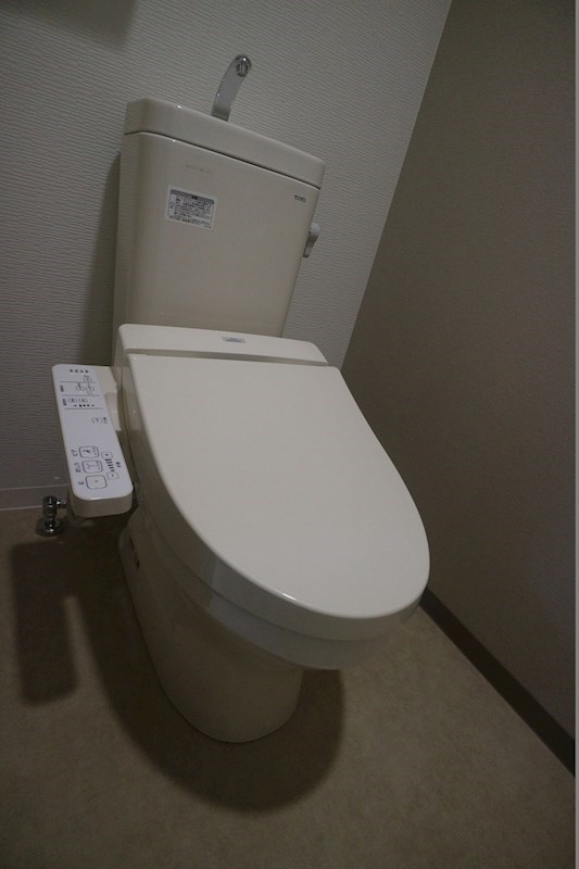 トイレ　※別号室の参考写真になります。
