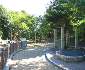 公園　人丸山公園（公園）まで675m
