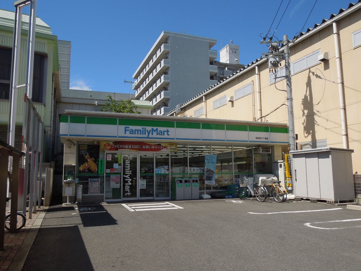 コンビニ　ファミリーマート皆実町六丁目店（コンビニ）まで70m
