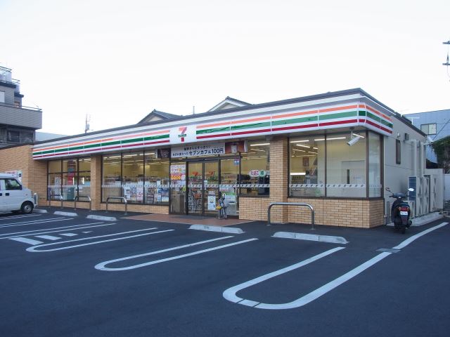 コンビニ　セブンイレブン（コンビニ）まで530m