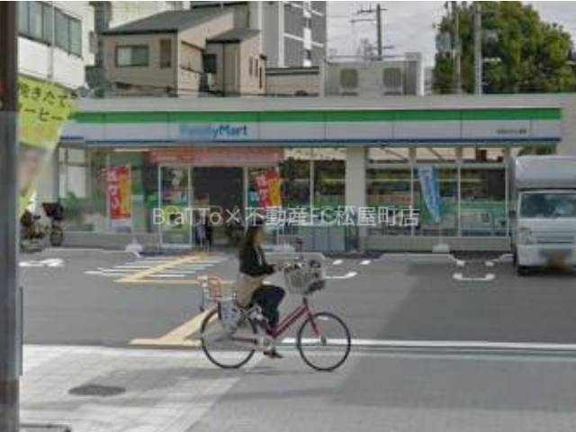 コンビニ　ファミリーマート本田みなと通店（コンビニ）まで135m