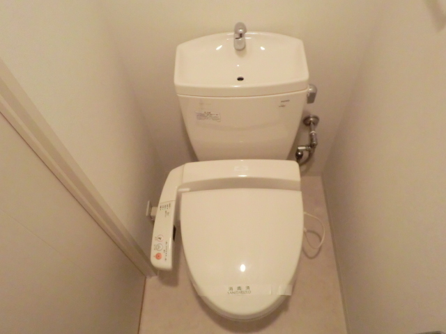 トイレ　ウォシュレット付です