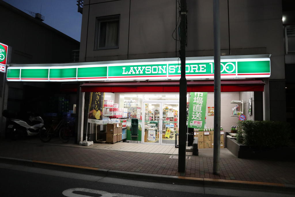 コンビニ　ローソンストア100蓮沼駅前店（コンビニ）まで209m