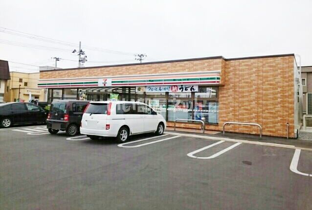 コンビニ　セブンイレブン 弘前城東中央4丁目店（コンビニ）まで335m