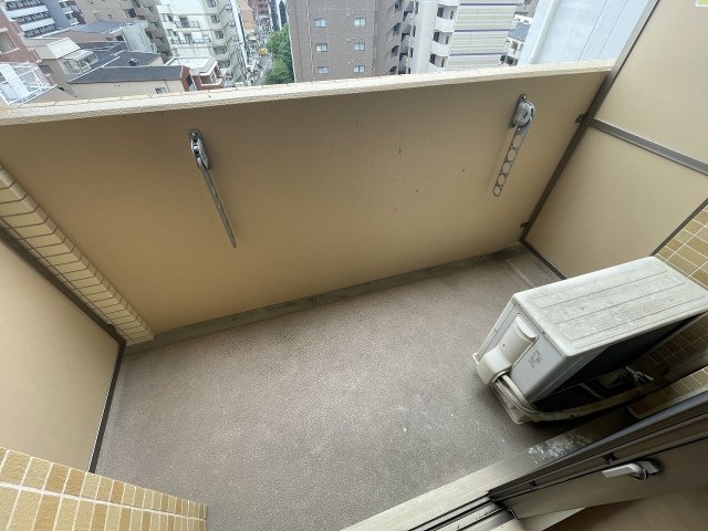 バルコニー　暖かな日差しのふりそそぐバルコニー