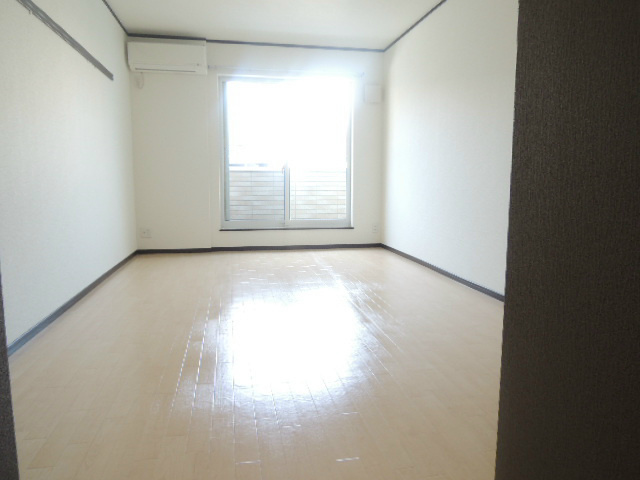 居室・リビング　明るく広いお部屋