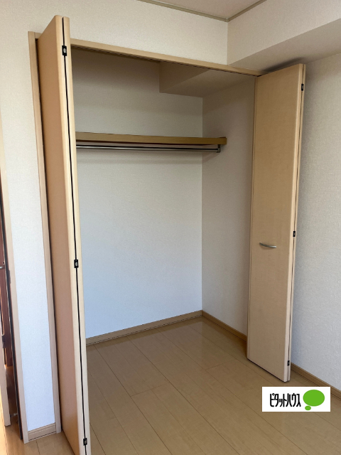 収納　洋室　ウオークインクロゼット