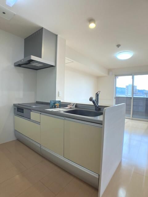 キッチン　写真は別の部屋のものです。