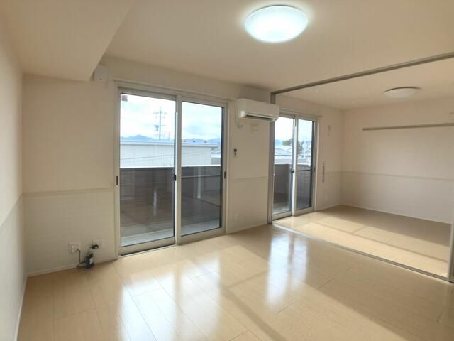 居室・リビング　写真は別の部屋のものです。