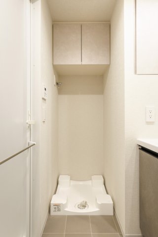 洗面設備　明るい洗面所です