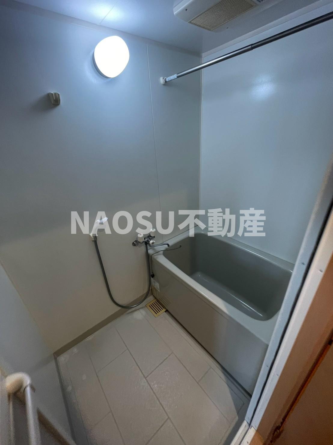 バス・シャワールーム　コンパクトで使いやすいお風呂です
