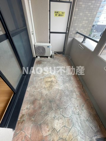 バルコニー　外からの目が気にならないバルコニーで洗濯物が干せます