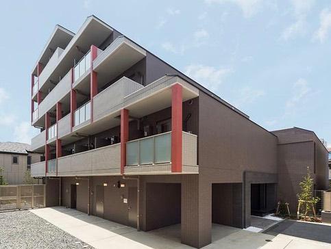 建物外観　鉄筋コンクリート造のがっちりとした建物。